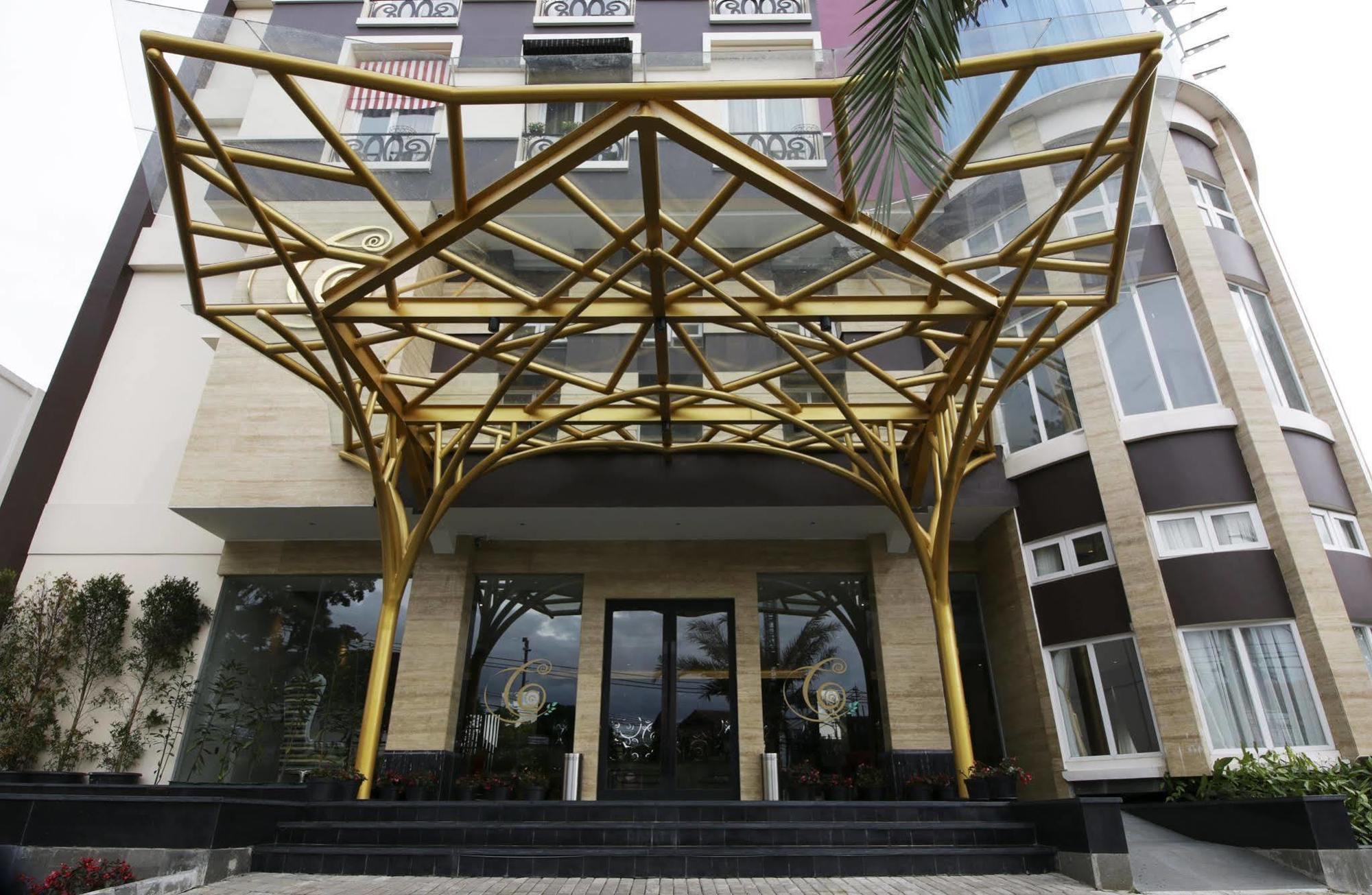Cinnamon Hotel Boutique Syariah Tutugan Esterno foto