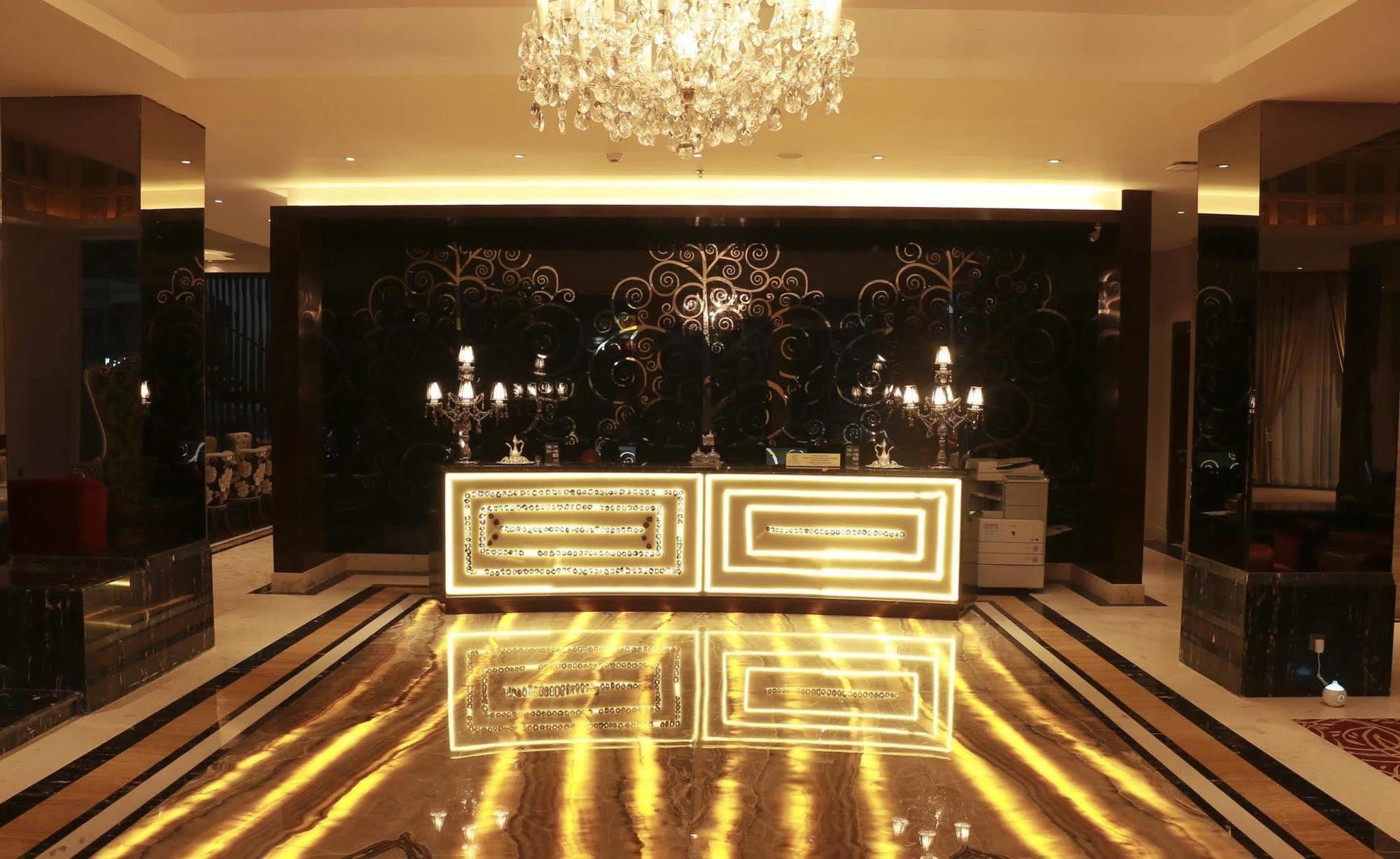 Cinnamon Hotel Boutique Syariah Tutugan Esterno foto