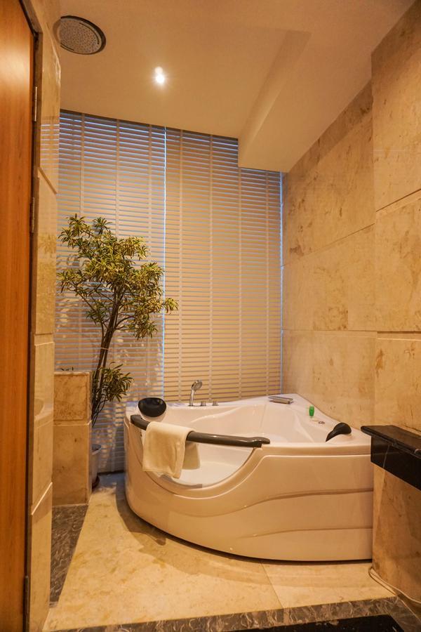 Cinnamon Hotel Boutique Syariah Tutugan Esterno foto