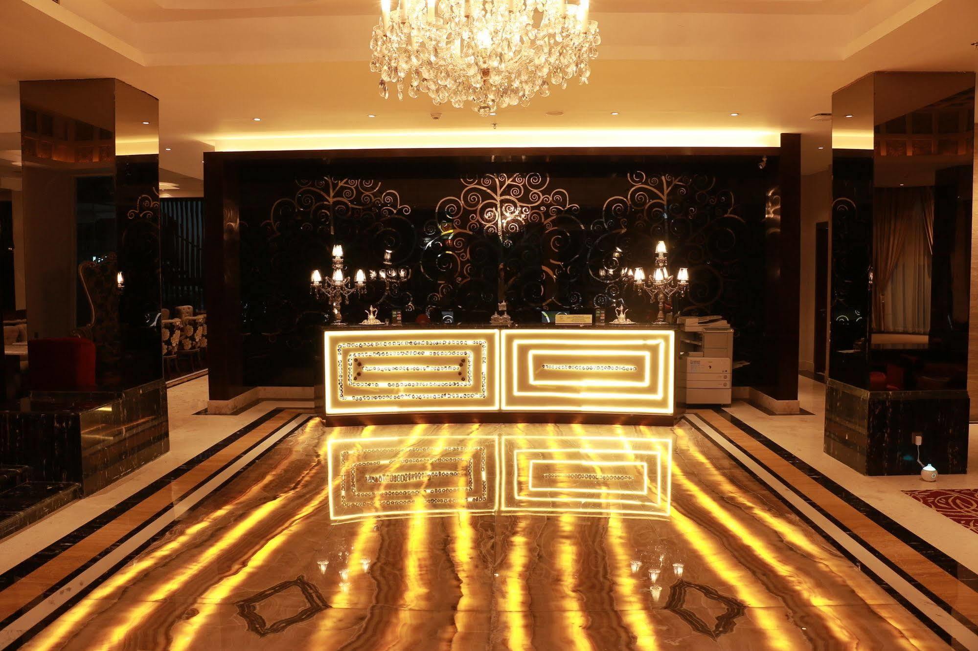 Cinnamon Hotel Boutique Syariah Tutugan Esterno foto