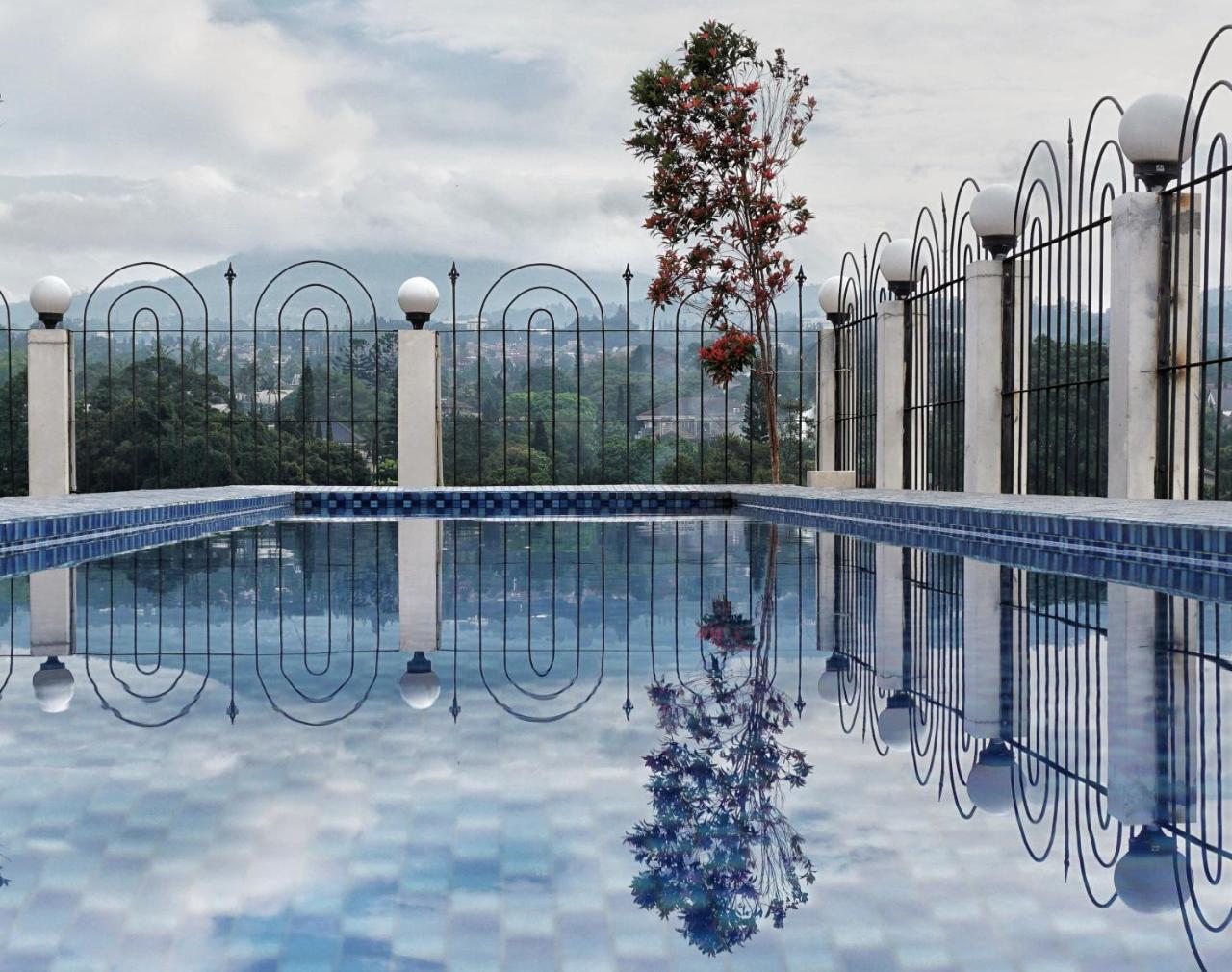 Cinnamon Hotel Boutique Syariah Tutugan Esterno foto